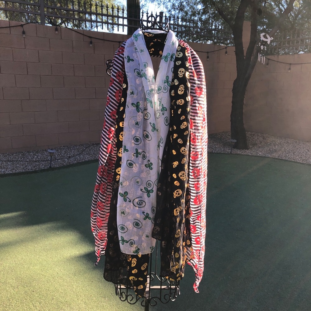 Holiday Scarves of The Season - set of (3) - EUC